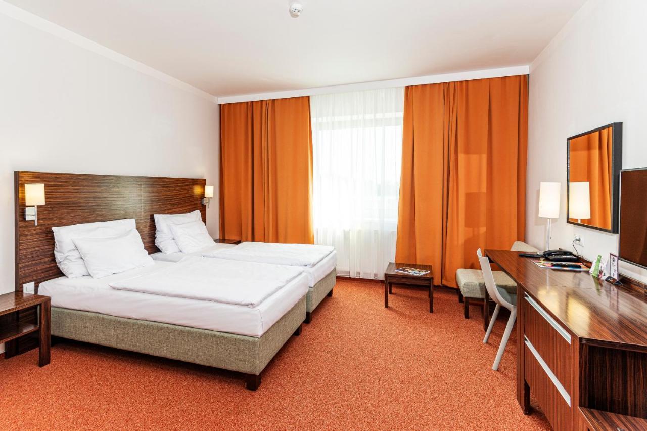 Hotel Euro Пардубице Экстерьер фото