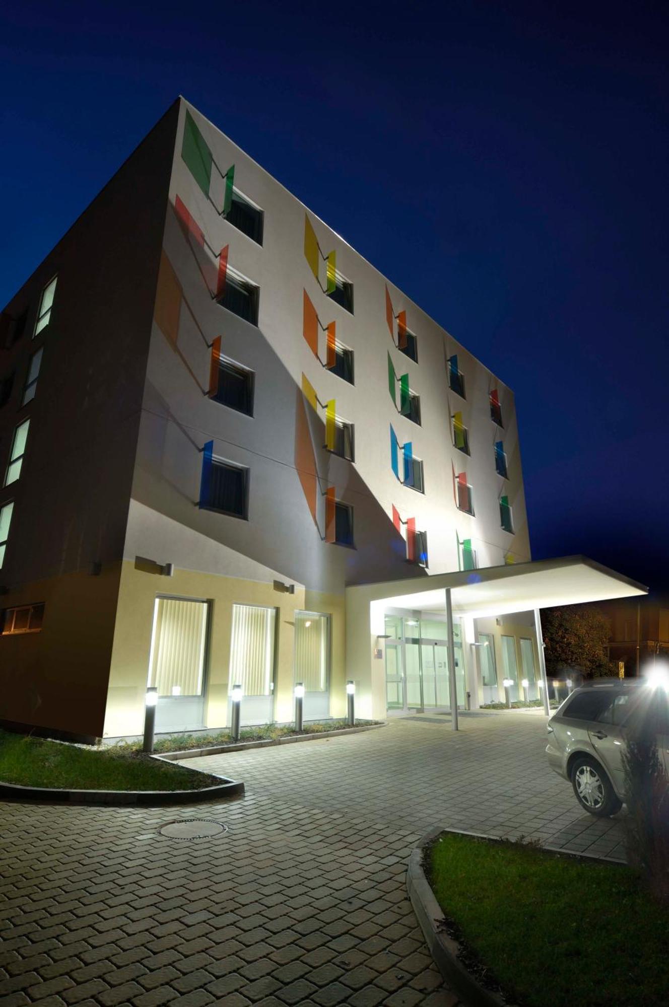 Hotel Euro Пардубице Экстерьер фото