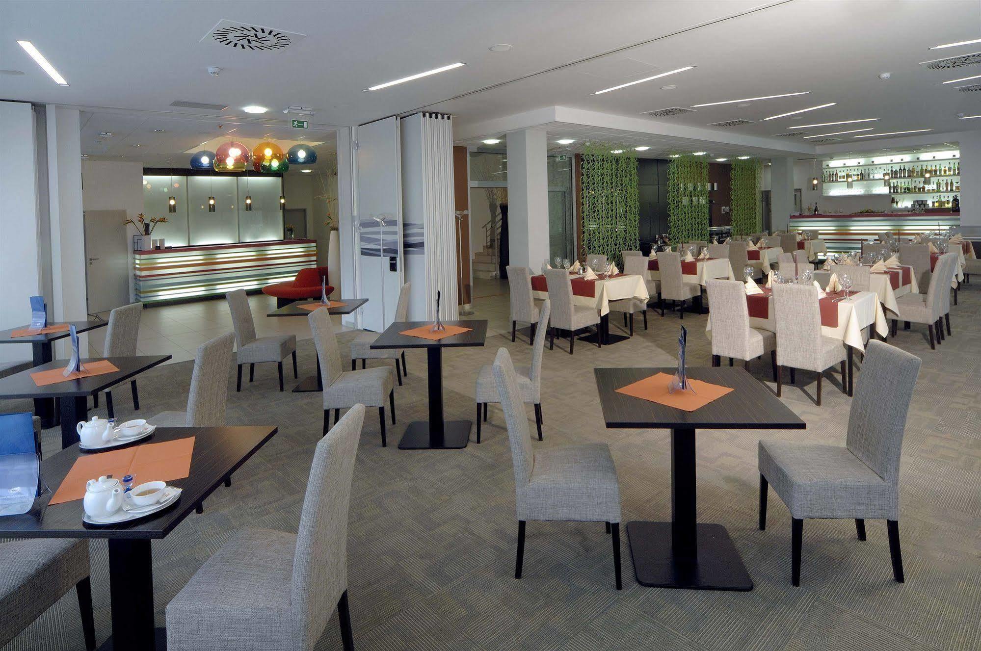 Hotel Euro Пардубице Экстерьер фото