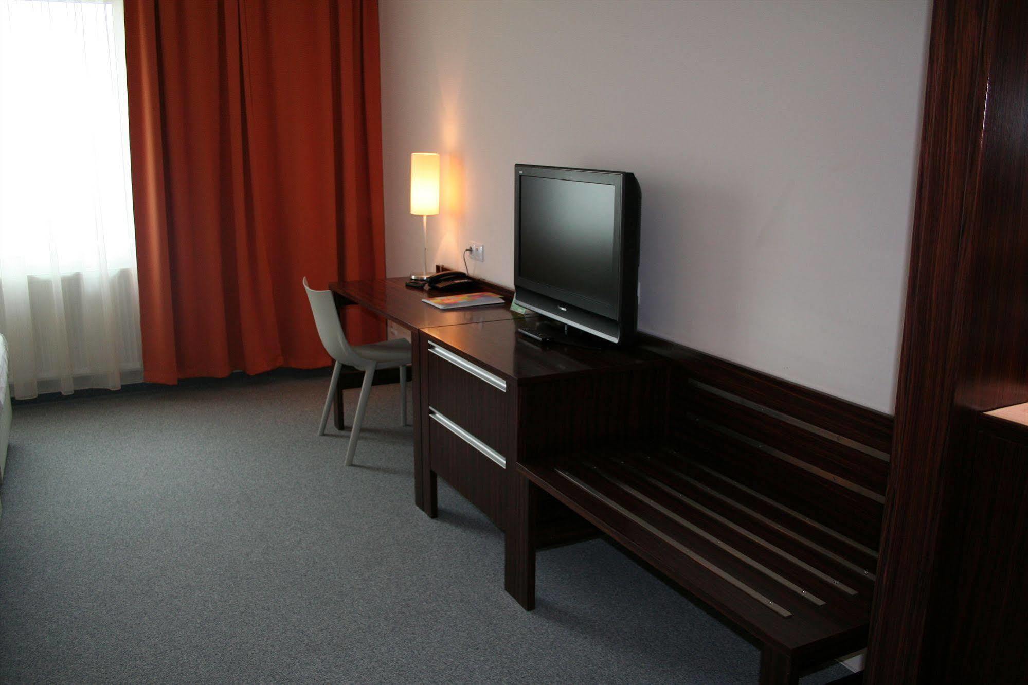 Hotel Euro Пардубице Экстерьер фото