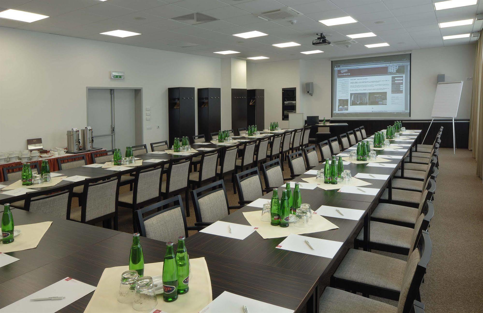 Hotel Euro Пардубице Экстерьер фото