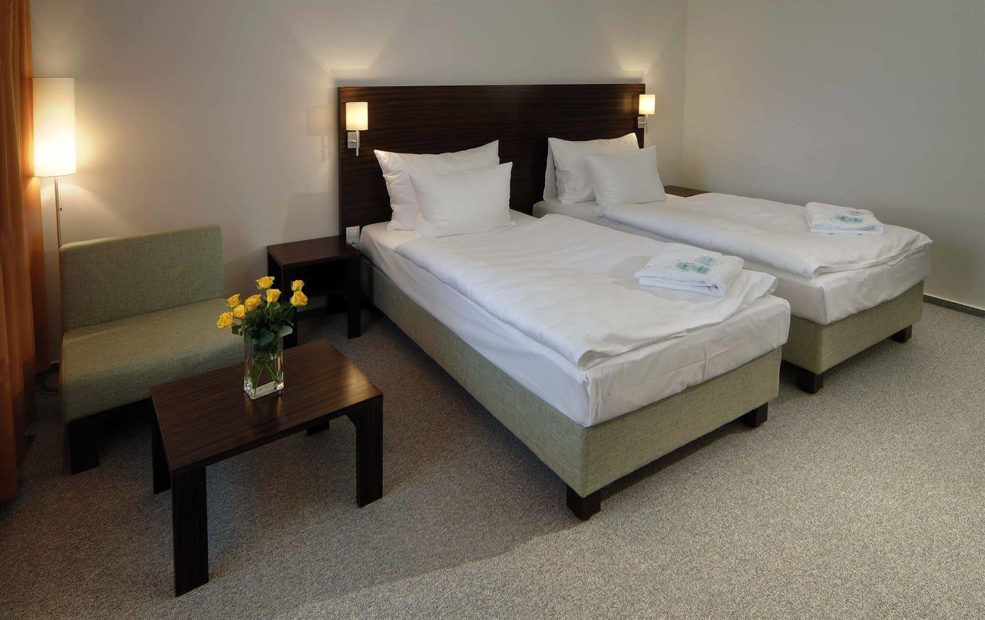 Hotel Euro Пардубице Экстерьер фото