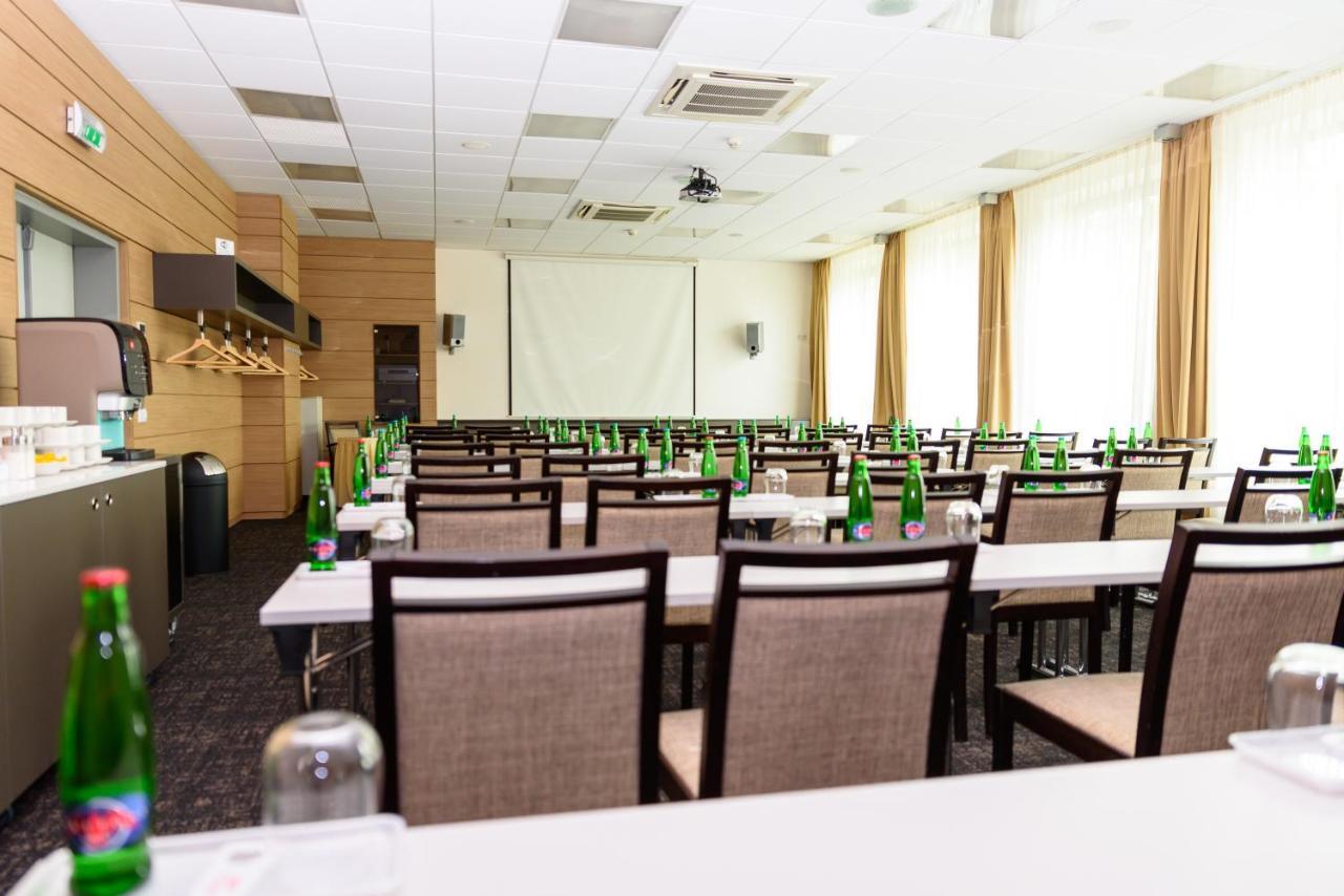Hotel Euro Пардубице Экстерьер фото
