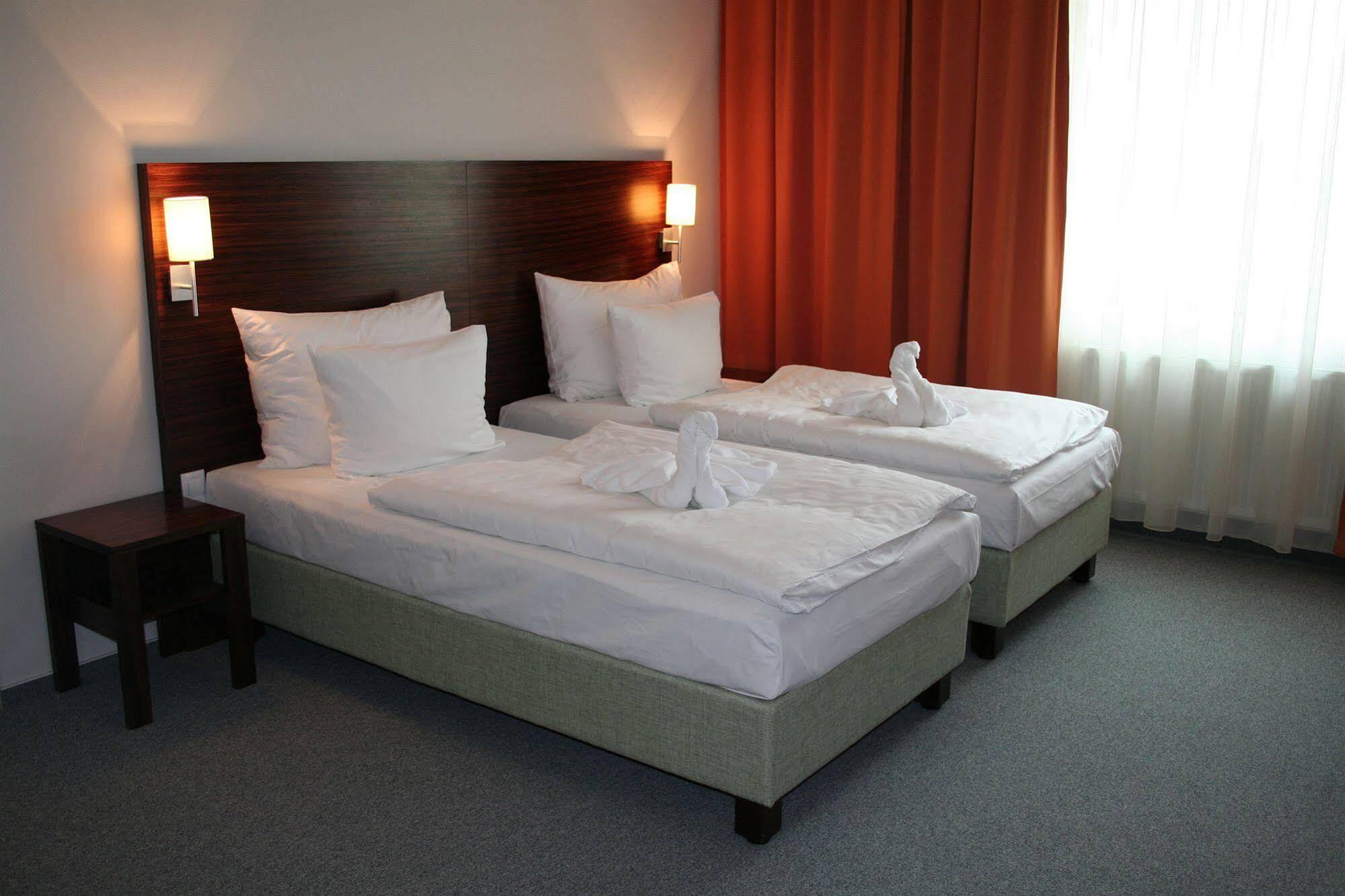Hotel Euro Пардубице Экстерьер фото