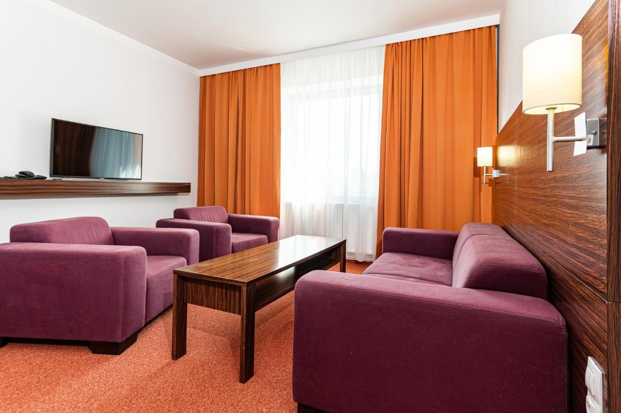 Hotel Euro Пардубице Экстерьер фото