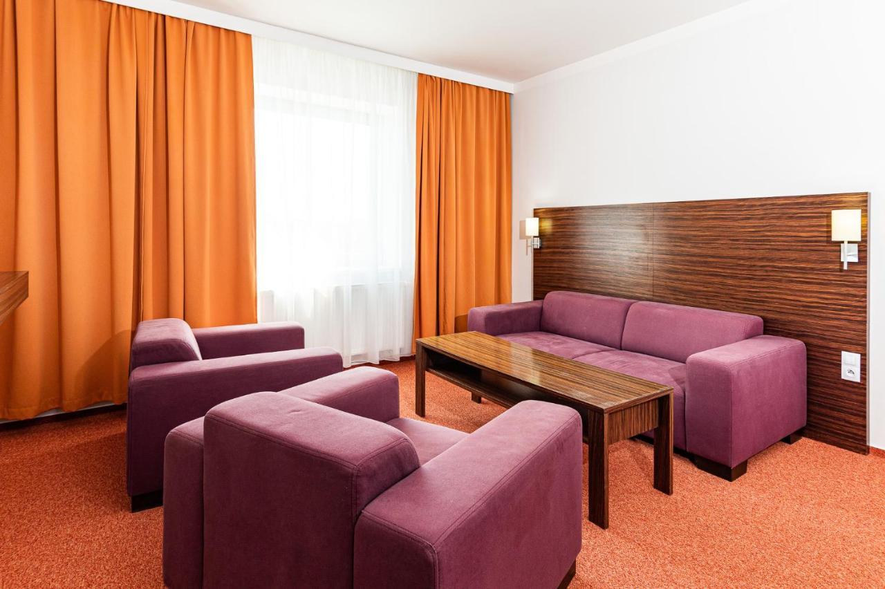 Hotel Euro Пардубице Экстерьер фото