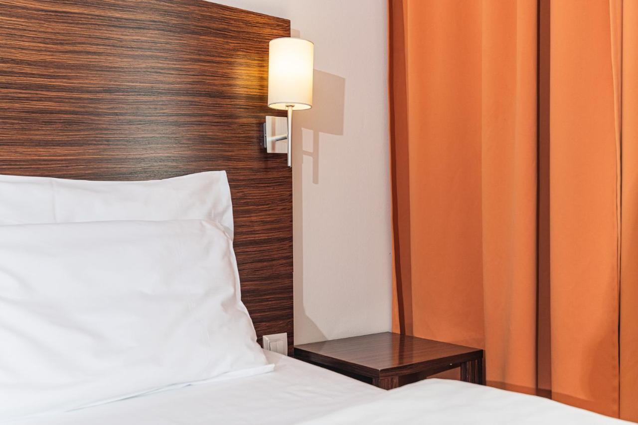 Hotel Euro Пардубице Экстерьер фото